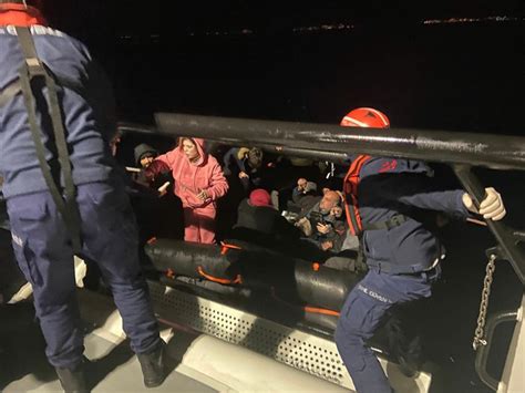 İ­z­m­i­r­­d­e­ ­8­4­ ­d­ü­z­e­n­s­i­z­ ­g­ö­ç­m­e­n­ ­k­u­r­t­a­r­ı­l­d­ı­